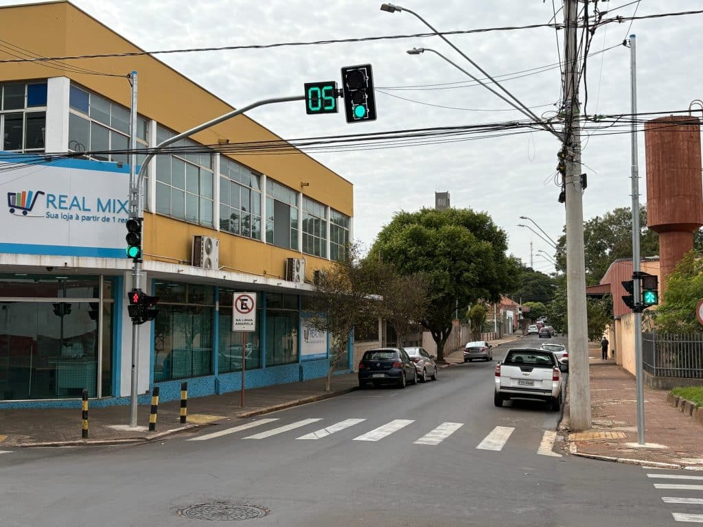 Novos semáforos instalados na cidade
