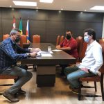 Assessor do Prefeito Ivan Cassaro, Marco Cipola_ o Gerente administrativo do Clube XV de Jaú, Rodrigo Paulino e o representante da Agência de Marketing Lucas Fiorelli