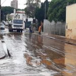 Crédito - Limpeza do barro deixado pela enchente exigiu esforço dobrado e colaboração FOTO - Divulgação