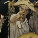 Griswolds-lança-clipe-Esperando-na-Janela-do-filme-Eu-Tu-Eles